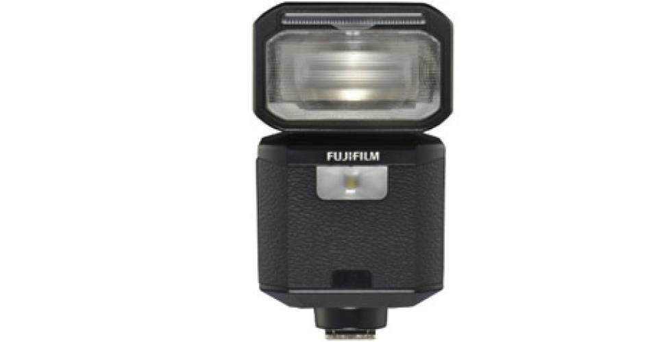 Nový blesk Fujifilm EF-X500