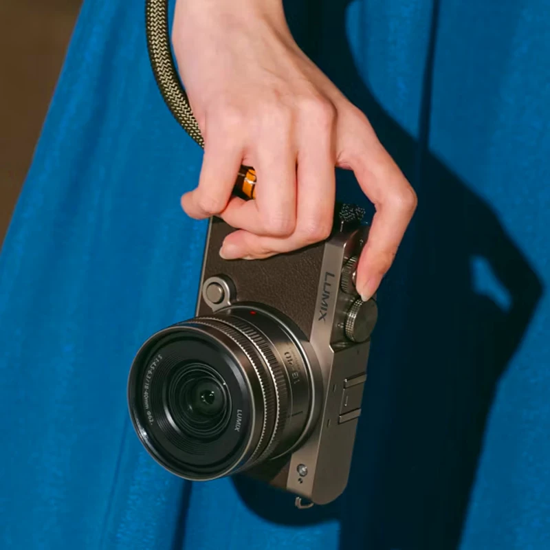 Panasonic lumix S9
