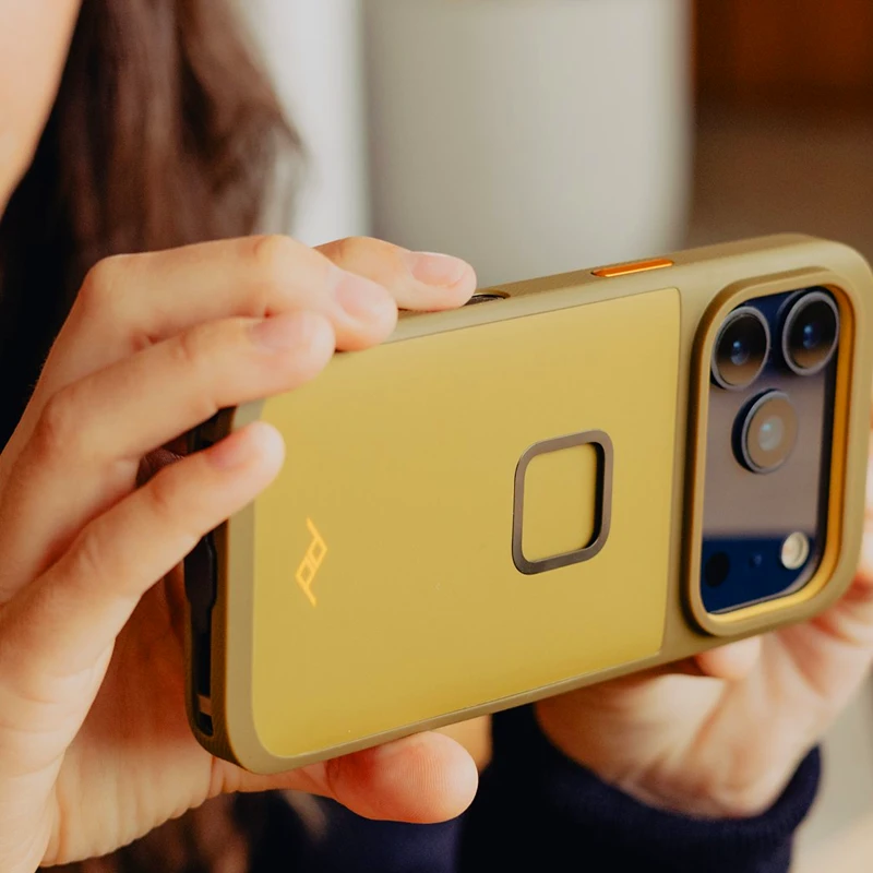 ​​​​​​​Peak Design Mobile Everyday Clarino Case