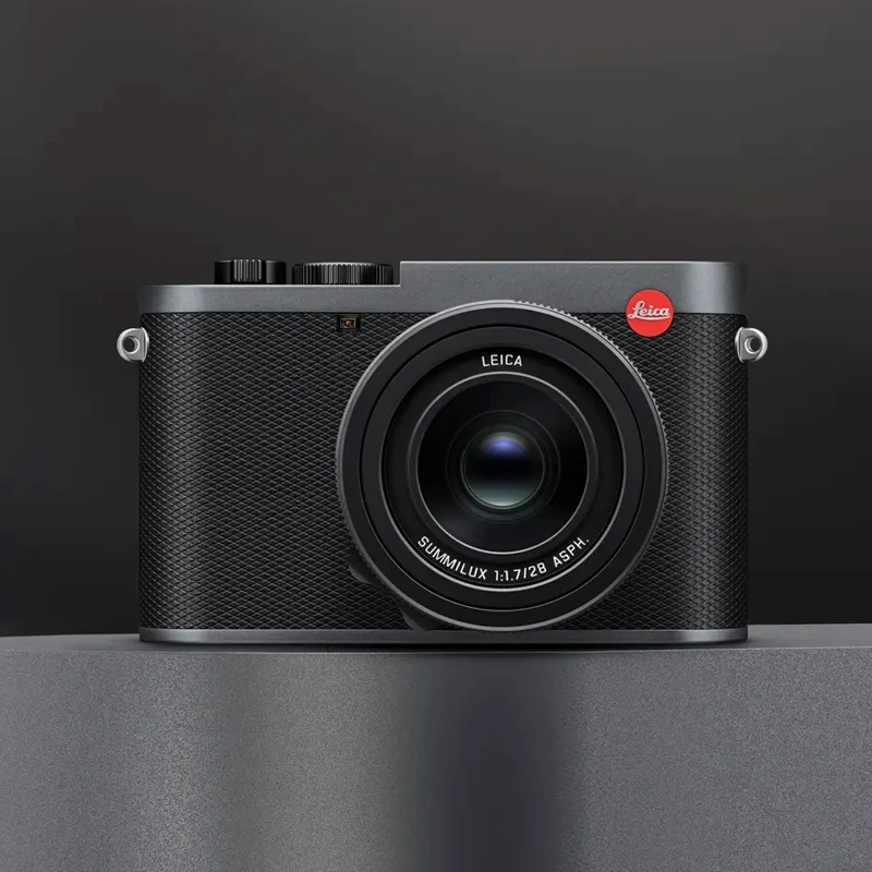 Leica Q3�metal gray paint finish�