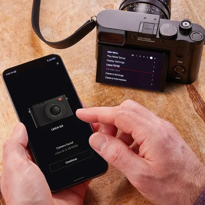 Leica Q3�metal gray paint finish�