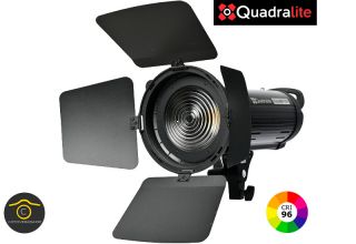 Quadralite FRESNEL 1000 LED svetlo CRI 96 s klapkami a votinou