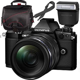 Olympus OM-D E-M5 Mark II black + ED 12-40mm black + blesk + TAKA Zadarmo !